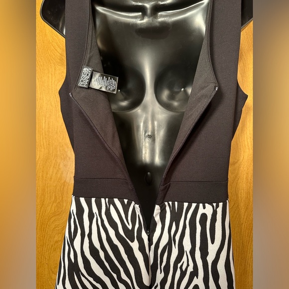 Rosie Harlow size large V-neck zebra print fit and flare skater dress - Picture 7 of 10